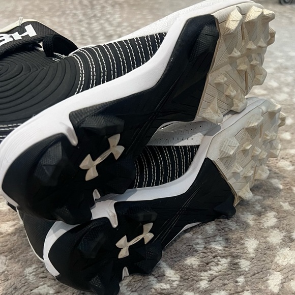 Under Armour Cleats - Picture 6 of 6
